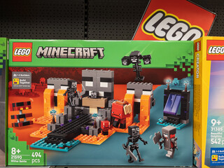 Obraz premium LEGO Minecraft Set Featuring 494 Pieces and Adventure
