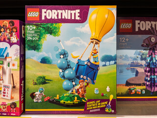 Obraz premium LEGO Fortnite Battle Balloon Set: Adventure Awaits