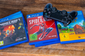 Naklejka premium PlayStation game cases, PS4 Spider-Man, Minecraft editions, Marvel Insomniac, video game entertainment, console gaming disks, digital entertainment retail, hobby collectors items, modern tech