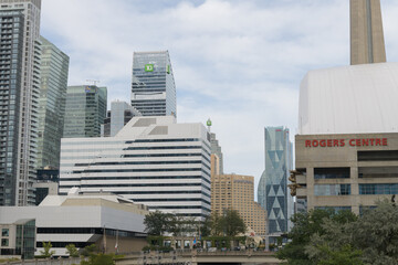 Obraz premium looking east from the Spadina Av bridge over Union Station Rail Corridor to Roger Centre, hotel, convention center, and buildings in the financial district, Toronto