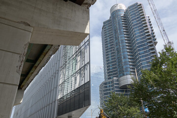 Obraz premium undercroft of elevated Gardiner Expressway, dramatic geometric tip of 10 York Street (south facing side) and Waterclub Condominiums, viewed from Harbour St, Toronto