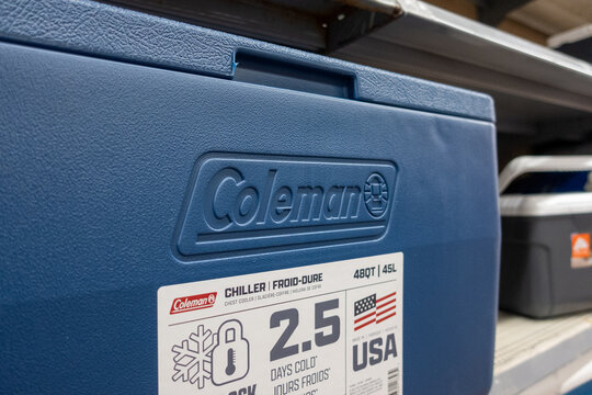 Coleman brand logo, by USA Newell Brands, on a blue portable ice cooler. Jalisco, Mexico, July 20, 2026.