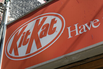 Fototapeta premium vintage KitKat logo sign in Toronto