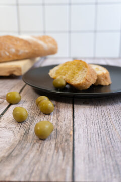 Freshly toasted bread rests on a dark plate