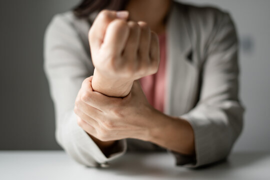 Woman hand with wrist pain numbness and pain in the palm of the hand has pain and tingling in the nerve endings This is a side effect of sitting and working for a long time on a laptop at the office