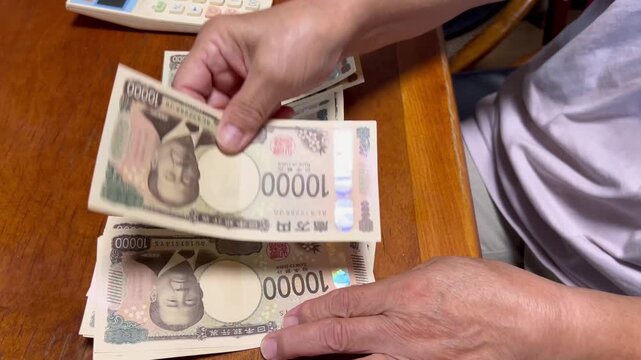家計管理する高齢者
