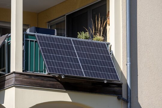 Balkonkraftwerk an einem Wohnhaus