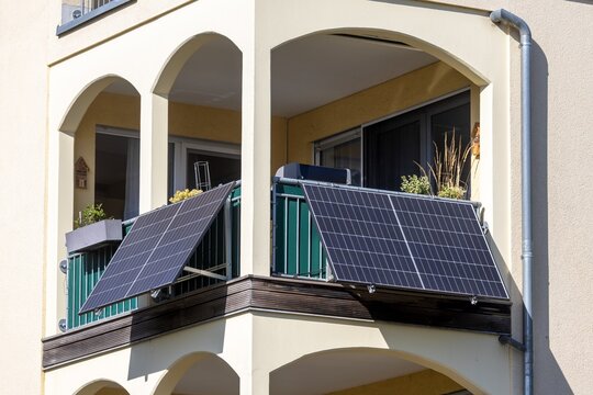 Balkonkraftwerk an einem Wohnhaus