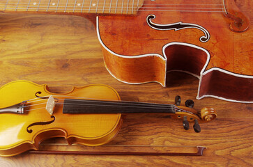 Acoustic guitar and violin. © yrafoto