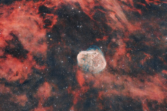 Crescent Nebula NGC 6888 in the Cygnus constellation