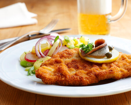Dish of escalope and fried potatoes