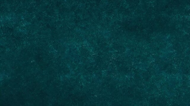 ざらざらとした質感の落ち着いた深緑・ダークグリーン・ピーコックグリーンのテクスチャ背景動画素材