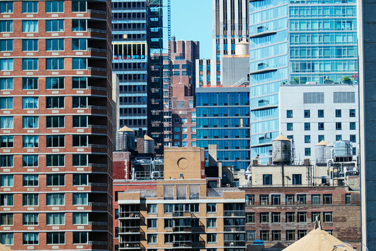 Rooftop water tanks, residential buildings, urban sightseeing, New York City, USA. g2.
