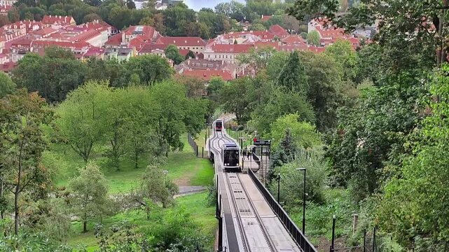 Praga - Panorama dal ponticello che sovrasta la nuova funicolare di Petrin