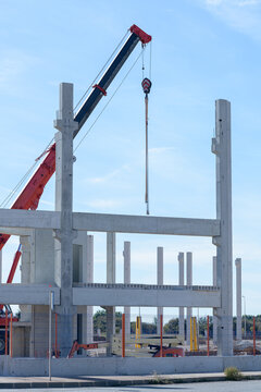 GRUA TRABAJANDO EN UNA CONSTRUCCI&Oacute;N