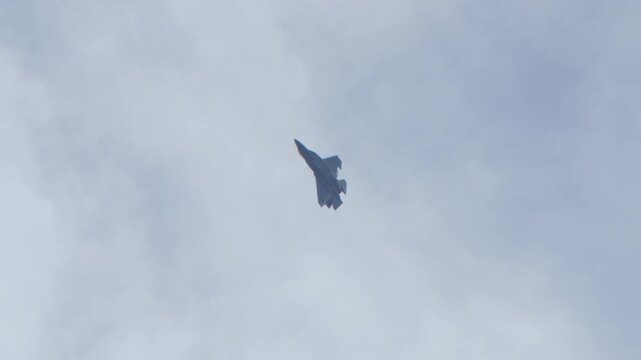 F-35 doing a freefall stunt at the airshow
