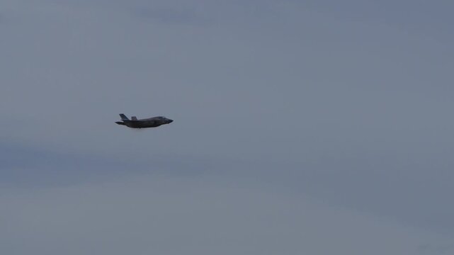 F-35 doing a high speed pass over the airshow