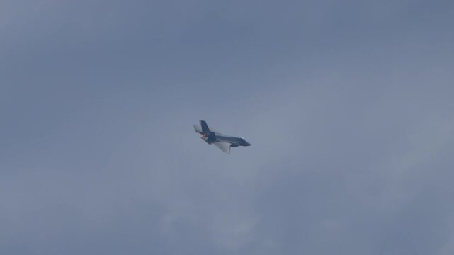 F-35 using afterburners and doing turns in an air show