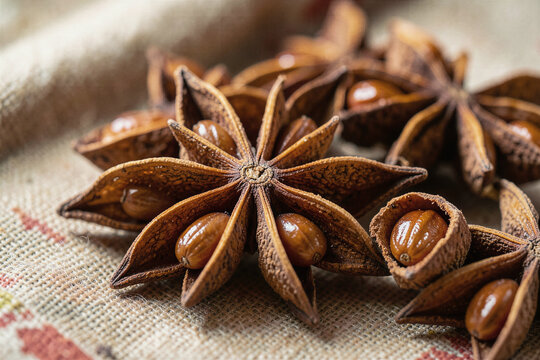 x-default Macro Close Up Of Whole Star Anise Pods On Rustic Linen Fabric