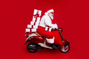 Obraz premium Santa Claus on a red scooter delivering Christmas gifts with festive sunglasses and a sack of presents, modern holiday delivery scene conveying joy, fun, celebration and festive spirit