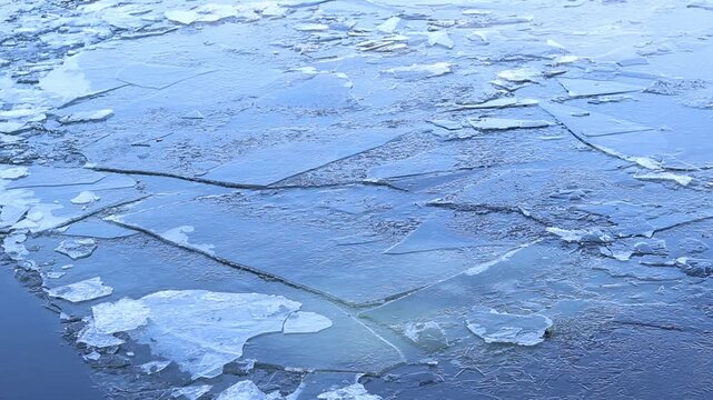 The process of melting or freezing of a reservoir in winter. A large ice floe that has broken into smaller pieces near the bank of a river. Ice floating on water. Texture of winter ice