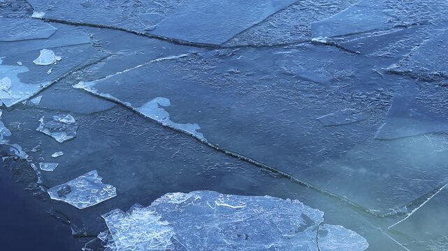 The process of melting or freezing of a reservoir in winter. A large ice floe that has broken into smaller pieces near the bank of a river. Ice floating on water. Texture of winter ice