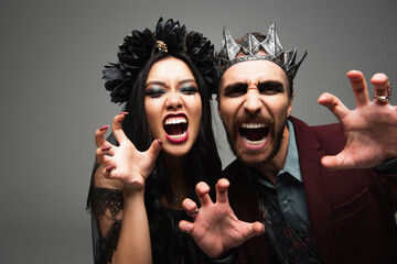 Obraz premium Multicultural couple enjoying a spooky Halloween celebration together