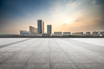 Fototapeta premium Stunning Sunset Over Modern Urban Skyline With Expansive Foreground
