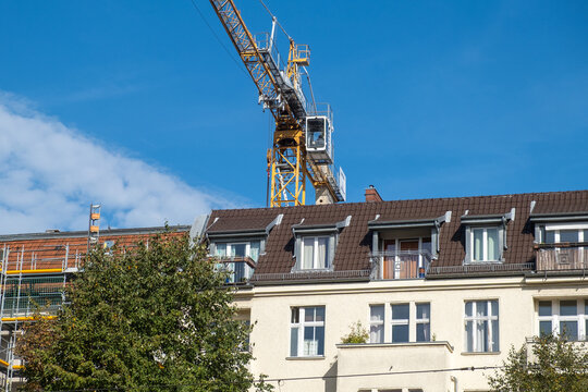 Construction crane