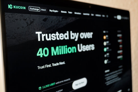 Mexico city, mexico, 06 02 2026, kucoin cryptocurrency exchange website displaying user count