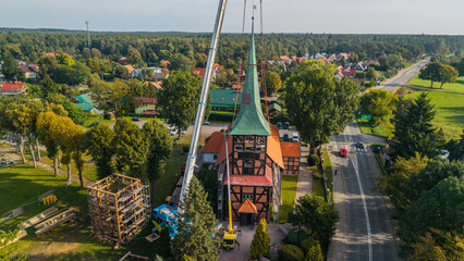 Zdejmowanie dachu wieży Kościoła w Stegnie © Marcin