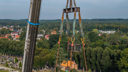Zdejmowanie dachu wieży Kościoła w Stegnie © Marcin