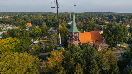 Zdejmowanie dachu wieży Kościoła w Stegnie © Marcin