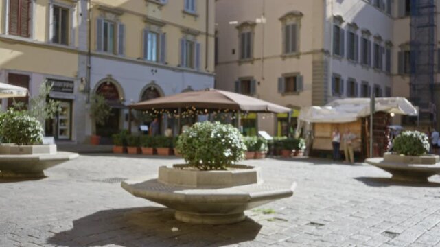 Sunlit florence street scene softly blurred with shallow bokeh and architectural facades; background backplate copyspace calm.