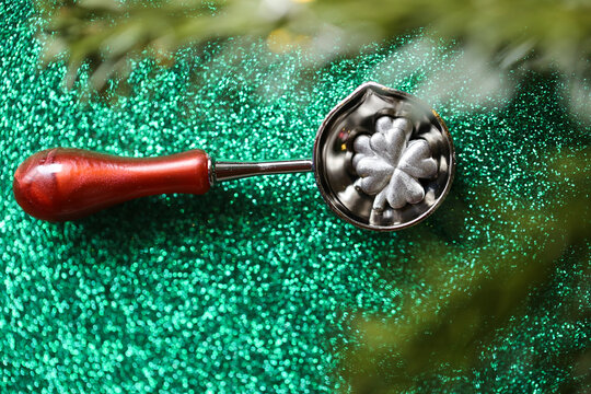 fortune telling kit. metal casting set on green glitter for tin pouring instructions,holiday gift sets,good luck and traditional European holiday rituals.Metal Melting Spoons with Lucky Clover for Tin