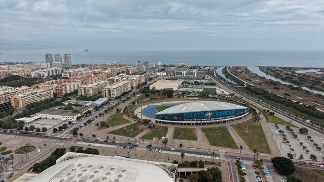 Vista a&eacute;rea del Palacio de Deportes Mart&iacute;n Carpena y el Estadio de Atletismo Ciudad de M&aacute;laga. Plano con dron del gran complejo deportivo y de eventos en la zona oeste de la capital de la Costa del So