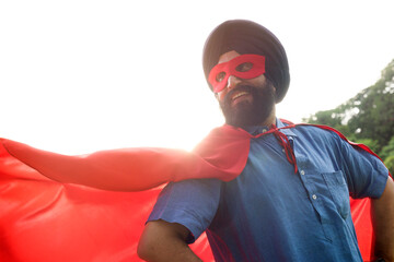 Senior Indian man playing superhero © Rawpixel.com