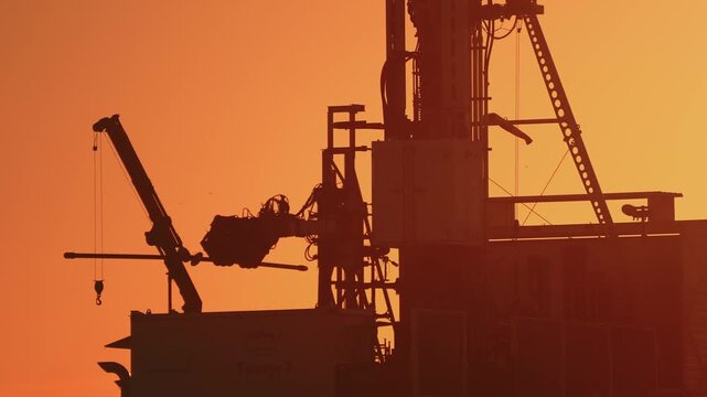 A drill pipe section is aligned and prepared for insertion into a deep drilling rig near R&oslash;dbyhavn during exploration drilling for geological CO2 storage and CCS site characterization.
