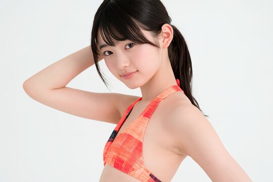 水着姿の若い日本人女性が笑顔でポーズ健康的イメージ