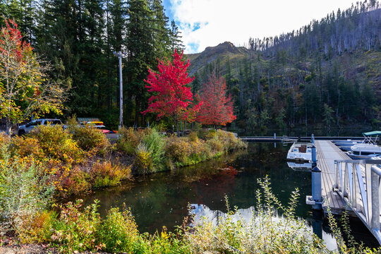 Promontory Park on Clackamas River riverbends. Oregon, USA