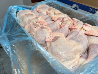 raw chicken legs © Valeriia
