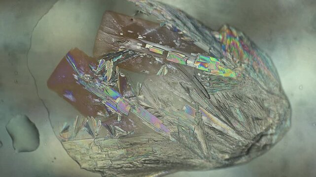 Rapid chemical crystallization within big solution drop volume and across its external boundary layer shown by polarized light microscope timelapse for chemistry laboratory education material