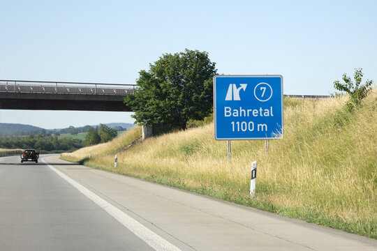 Ausfahrt Nummer 7, Bahretal auf der Autobahn A17, in Richtung Prag.
