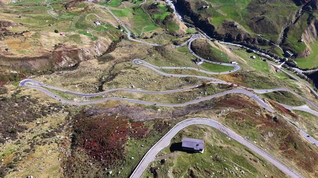 Kurvenreiche Furkapassstrasse in den Schweizer Alpen aus der Luft &ndash; September 2026	