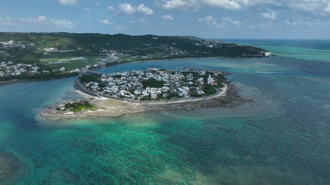 4k空撮 沖縄県南城市の奥武島全景へ上空からズームインするドローン空撮