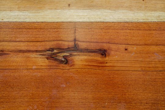 Textura de madera natural color marr&oacute;n anaranjado con vetas horizontales, nudos y franja clara envejecida