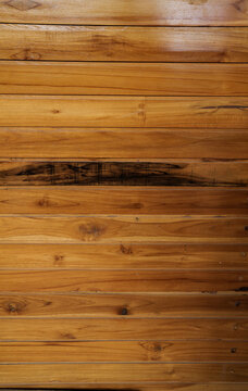 Textura de madera natural color marr&oacute;n y miel con vetas, nudos y tablones horizontales como fondo r&uacute;stico