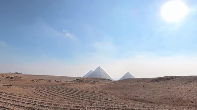 Las Impresionantes pir&aacute;mides de Giza en el Cairo, Egipto	
