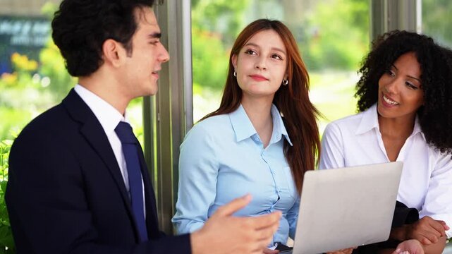 Close bench portrait of a businessman explaining an idea with his hands to two attentive colleagues, a warm image of mentoring and knowledge sharing in a young team