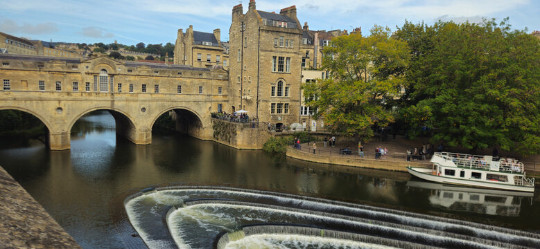 Pulteney Bridge and Pulteney Weir on the River Avon in Bath England
